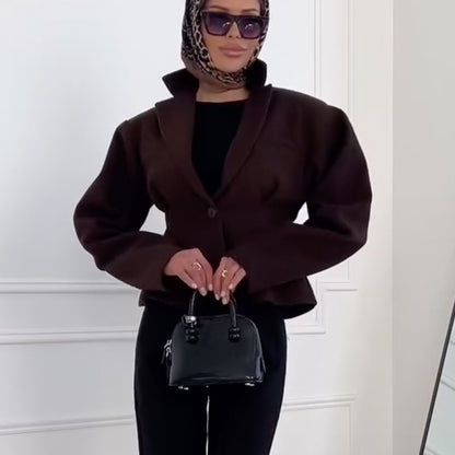 Blazer structuré pour femmes avec des épaulettes élaborées Chic und Stil