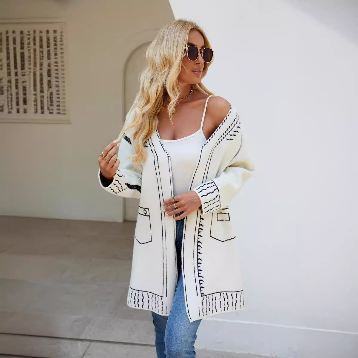 Cardigan en tricot décontracté pour femmes avec motif unique et décolleté en V profond Chic und Stil