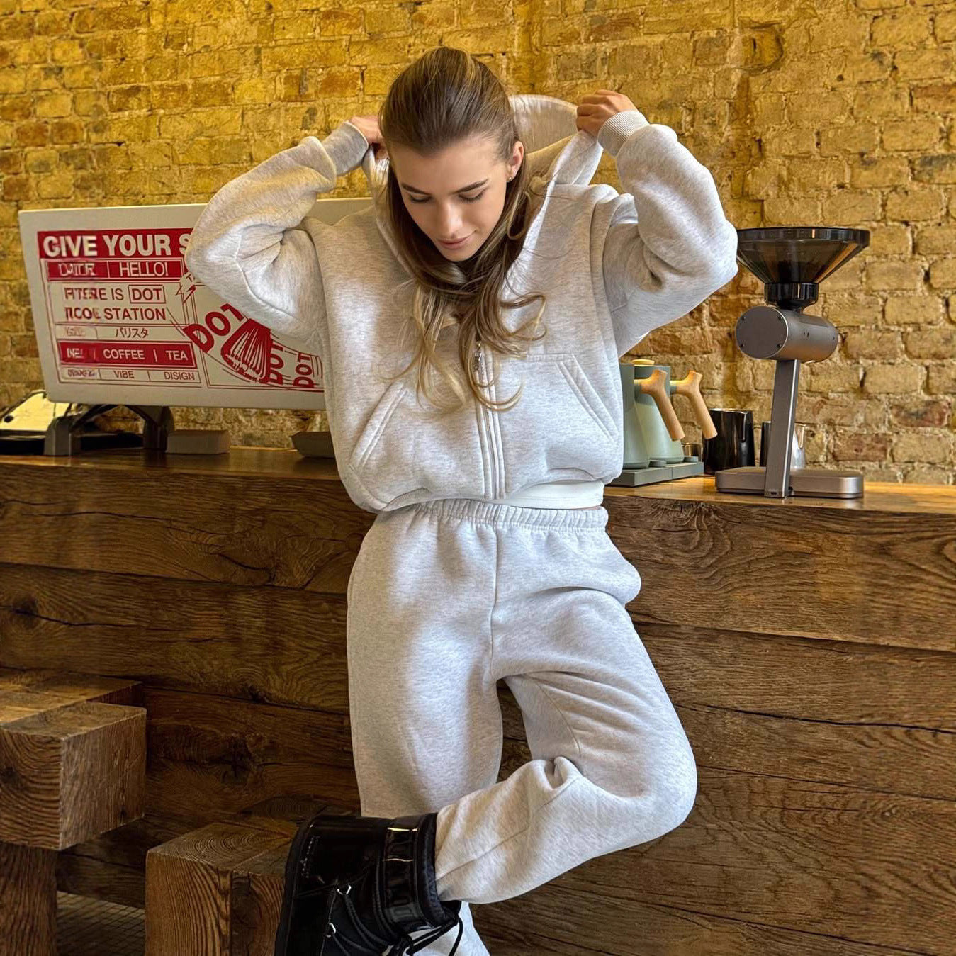 Dames Ensemble de sport court avec fermeture éclair et taille élastique Chic und Stil