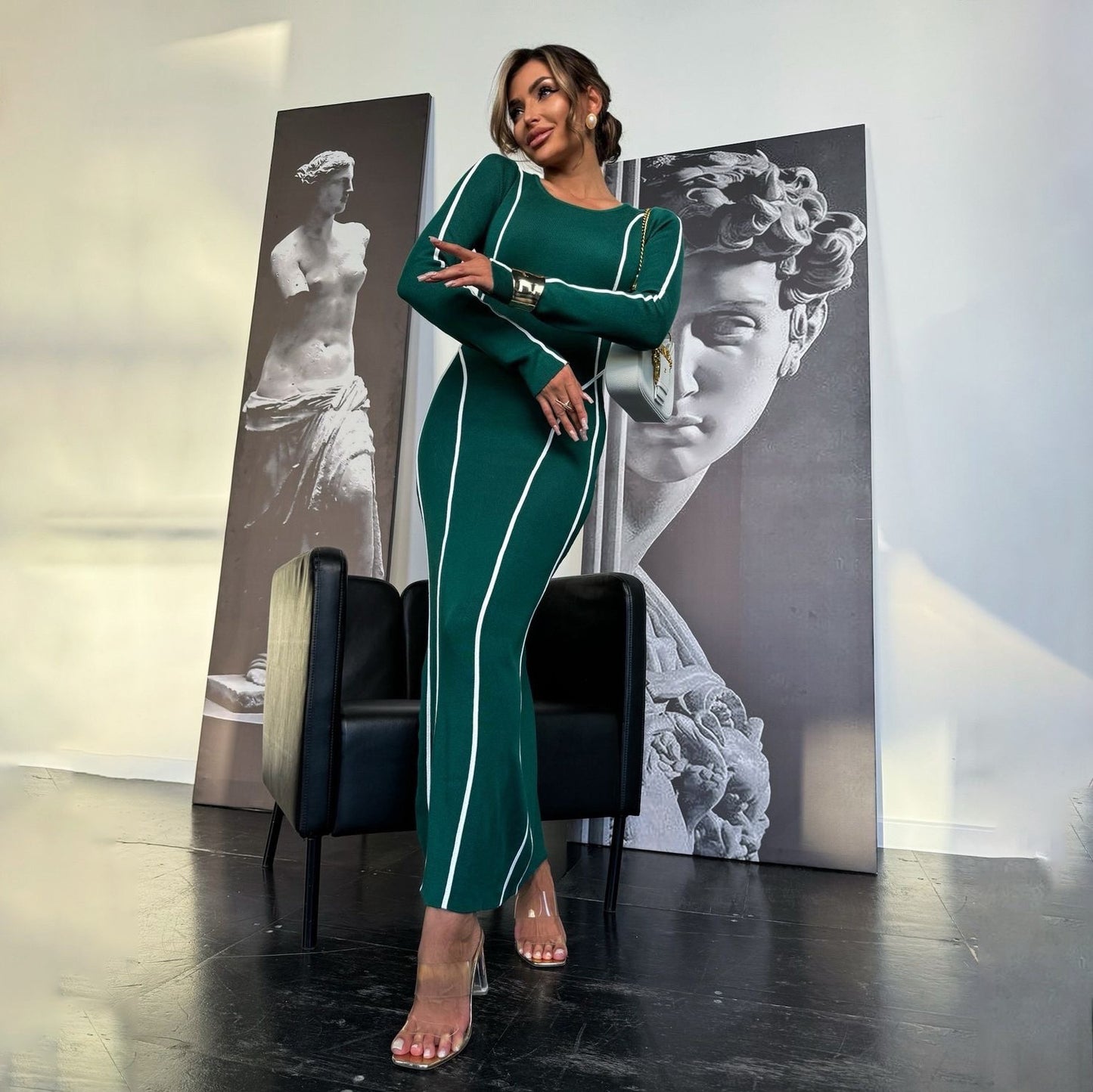Robe en tricot ajustée pour femme avec des lignes contrastées Chic und Stil