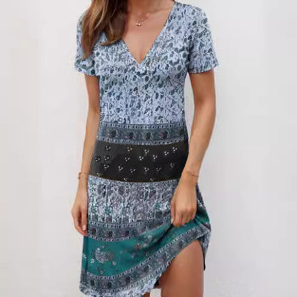 Robe courte à manches courtes pour femmes avec décolleté en V à la mode et motif créatif Chic und Stil