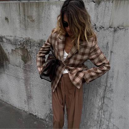 Dames combinaison blazer à carreaux et mini-jupe Chic und Stil