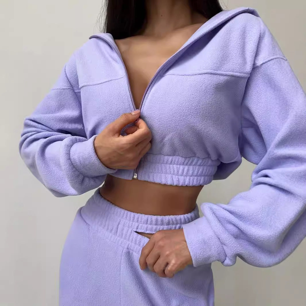 Ladies' fleece sports set with short hooded sweatshirt and elastic pants Chic und Stil