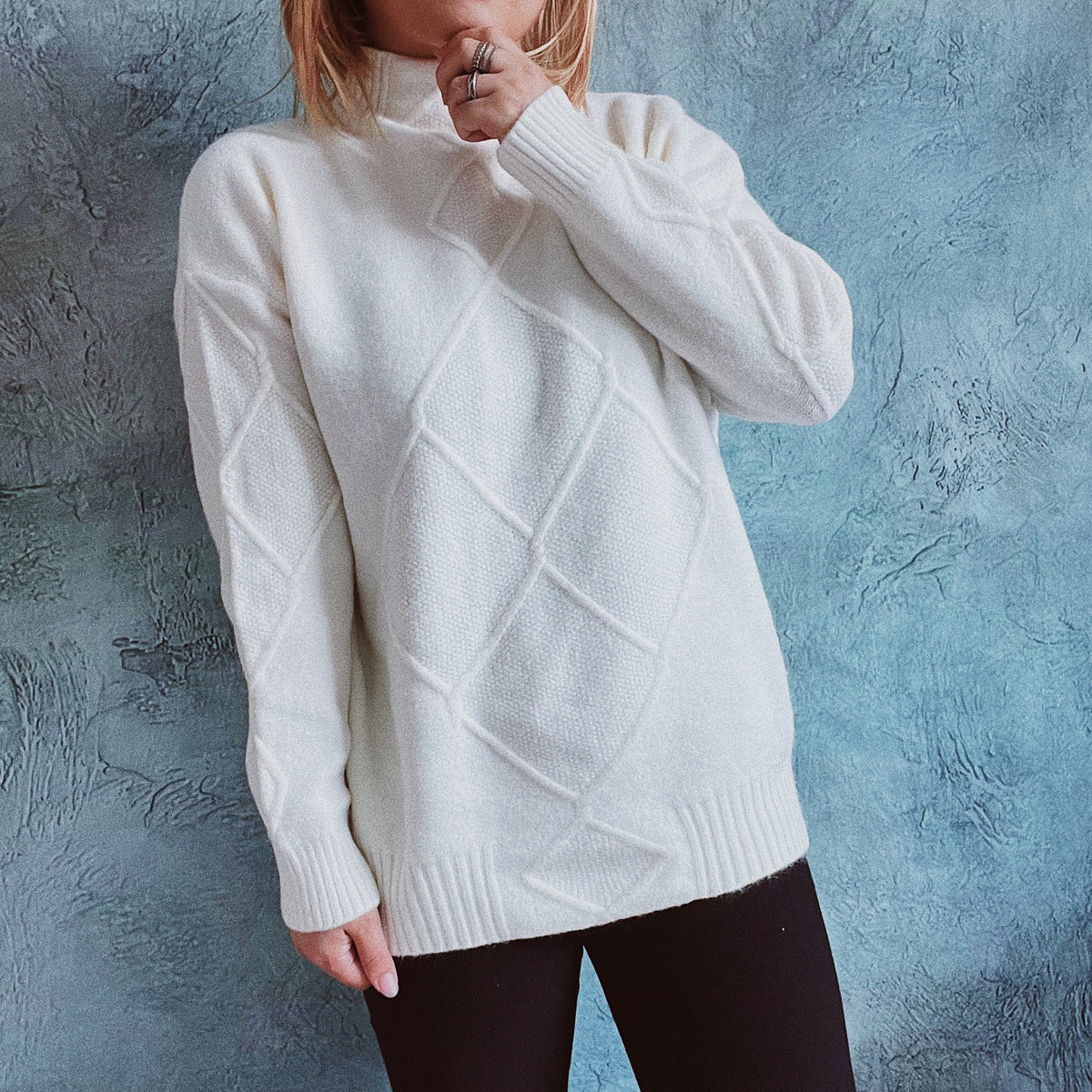 Dames gros tricot pull avec élégant motif en losanges et col haut Chic und Stil