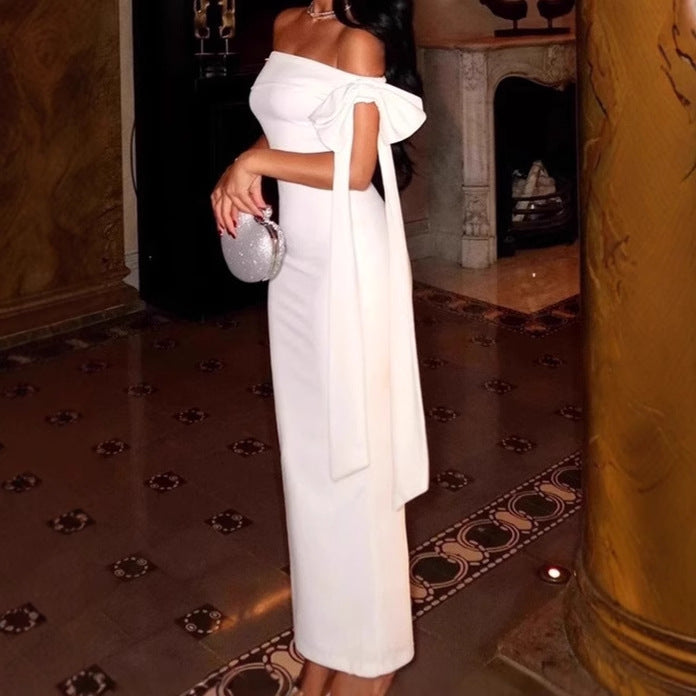 Robe maxi élégante off-shoulder pour femmes avec une coupe sculptante et un ourlet flottant Chic und Stil