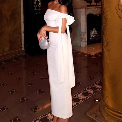 Robe maxi élégante off-shoulder pour femmes avec une coupe sculptante et un ourlet flottant Chic und Stil