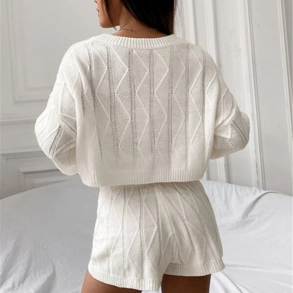 Dames ensemble décontracté en tricot avec pull court et shorts Chic und Stil