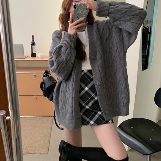 Cardigan en tricot épais pour femmes avec des motifs en torsades classiques et une coupe décontractée Chic und Stil