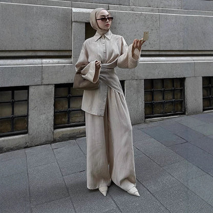 Elegant and fashionable outfit for women with high-waisted pants and shirt Chic und Stil