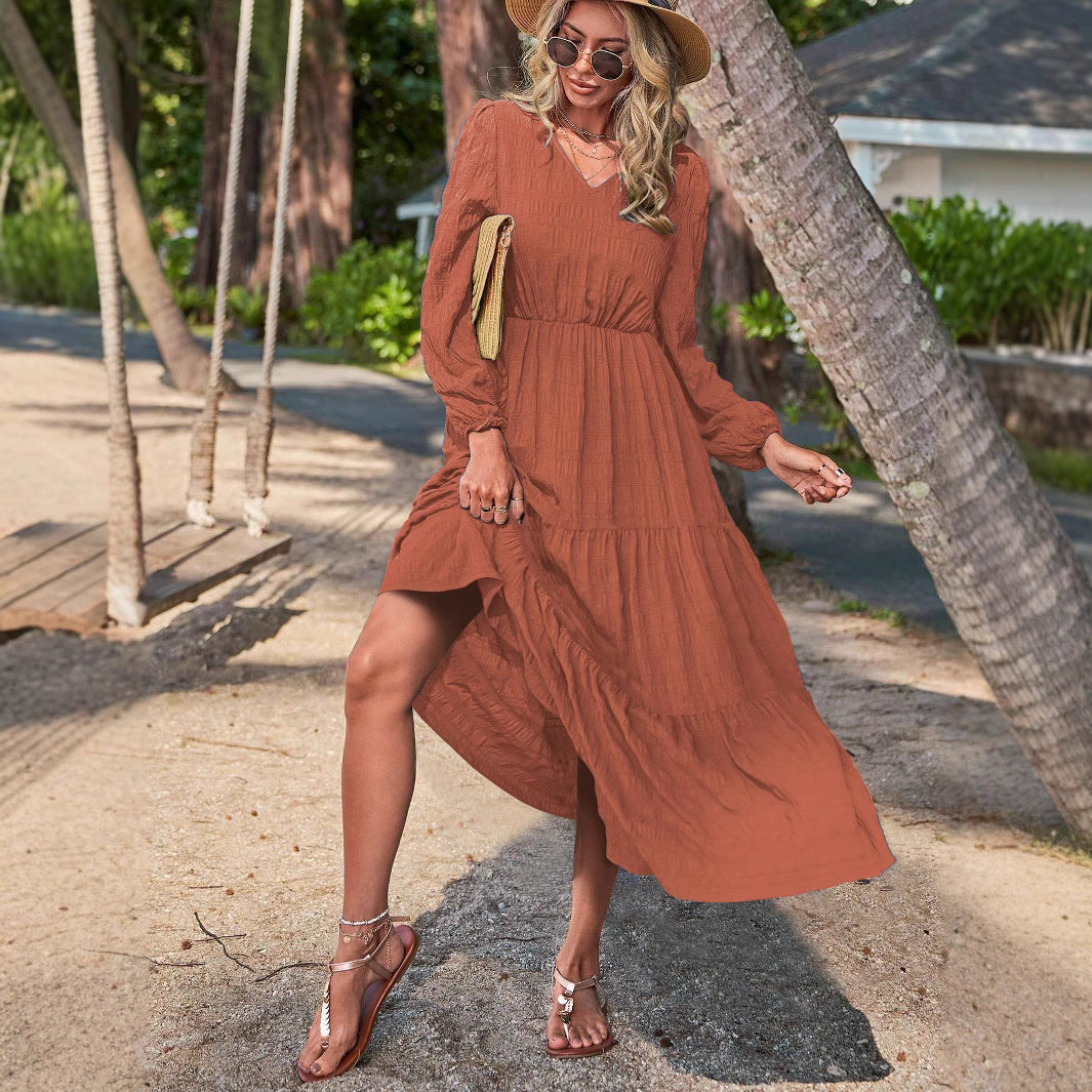 Robe maxi femme avec un léger design froissé et un élégant décolleté en V Chic und Stil