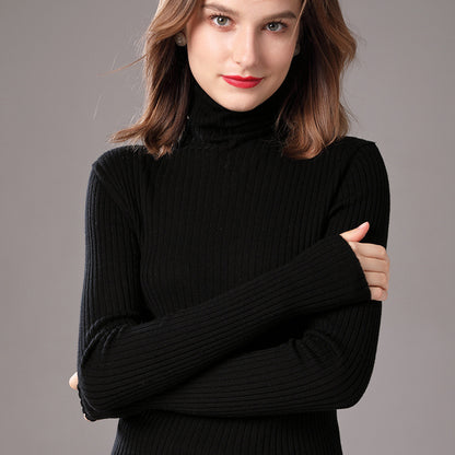 Pull à col roulé pour femmes avec une fine texture côtelée et une coupe ajustée Chic und Still
