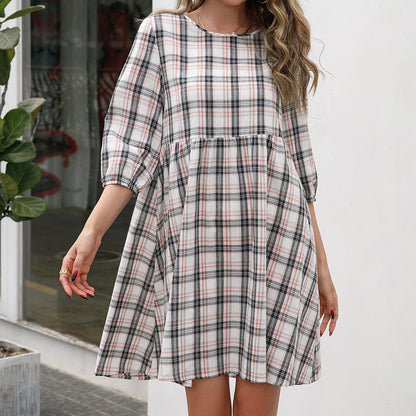 Robe pour femmes avec un look à carreaux et un design cintré Chic und Stil