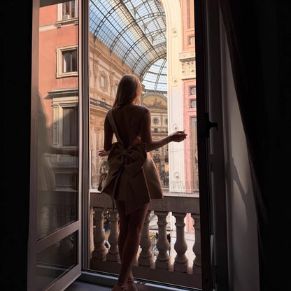 Robe cocktail élégante pour dames avec une coupe moderne et une jupe évasée Chic und Stil