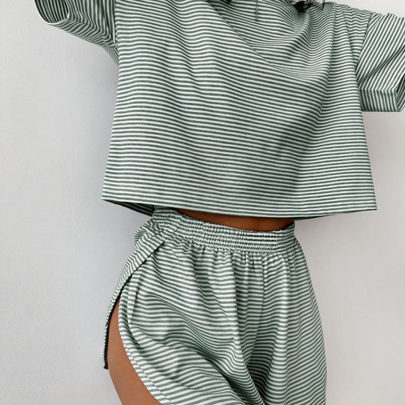 Dames ensemble décontracté stylé avec top court à manches courtes et shorts Chic und Stil
