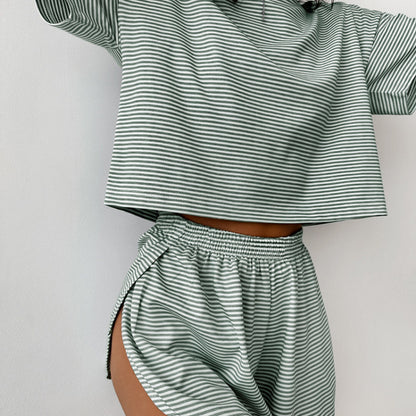 Dames ensemble décontracté stylé avec top court à manches courtes et shorts Chic und Stil