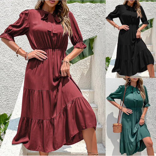 Robe maxi pour femmes avec un col montant élégant et un ourlet à volants volumineux Chic und Stil