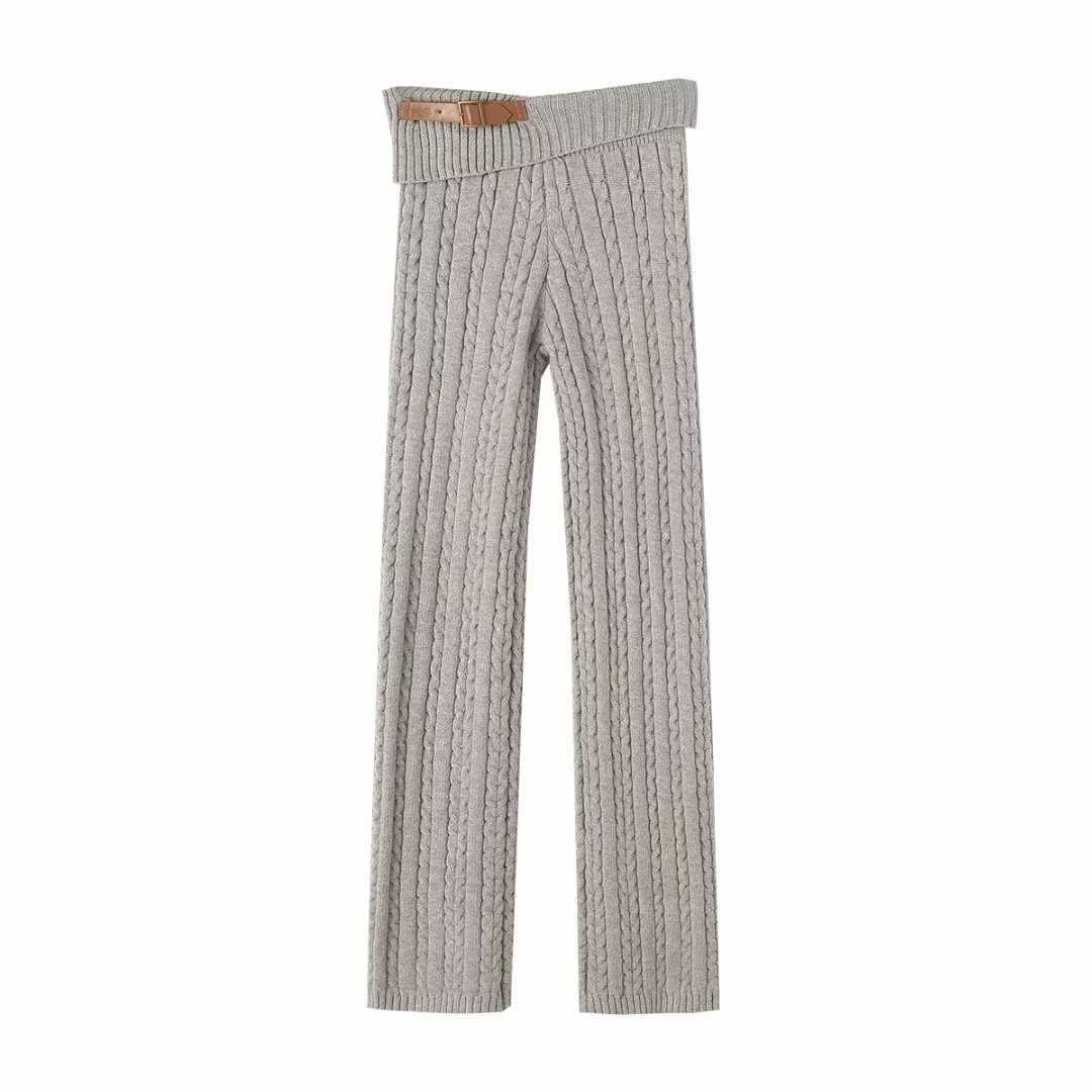 Comfortable knit pants for women with an elegant belt Chic und Stil