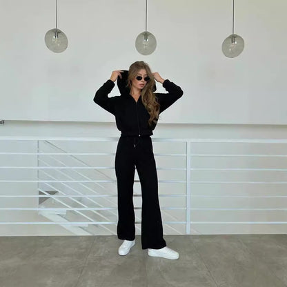 Comfortable lounge set for women with hooded top and loose pants Chic and Style