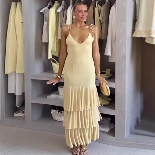 Robe maxi pour femmes avec des détails de volants volumineux et des bretelles spaghetti réglables Chic und Stil