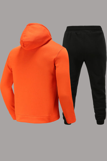 Women's hoodie and jogger pants set with creative statement print Chic und Stil