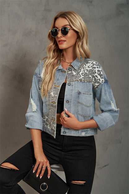Veste en jean pour femmes avec des applications en impression animale contrastantes et une coupe décontractée Chic und Stil