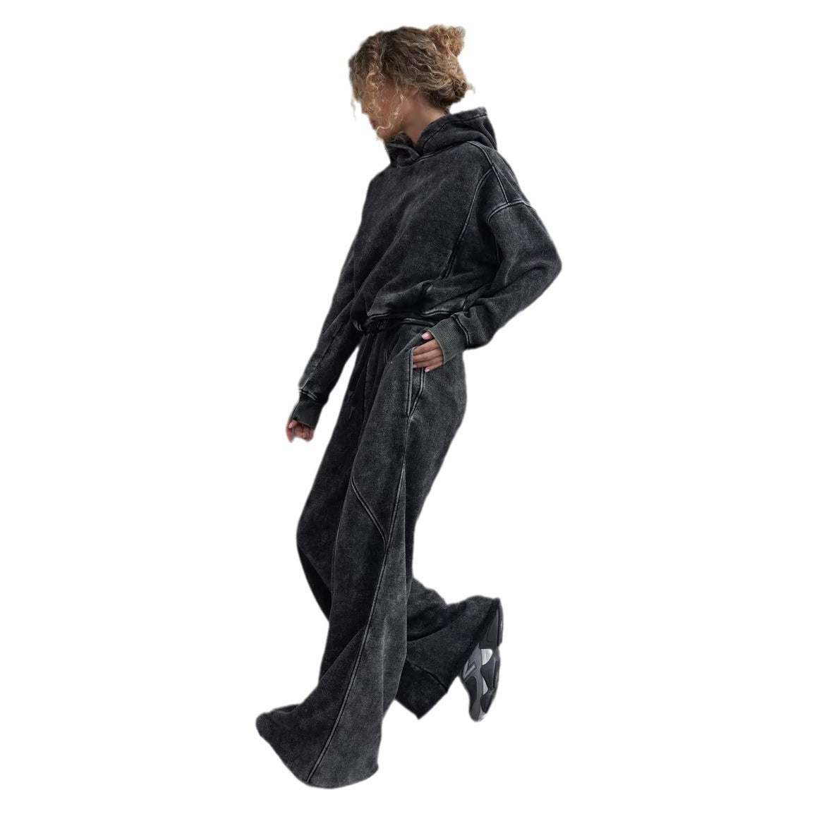 Urban loungewear set for women with cropped hoodie and wide pants Chic and Style