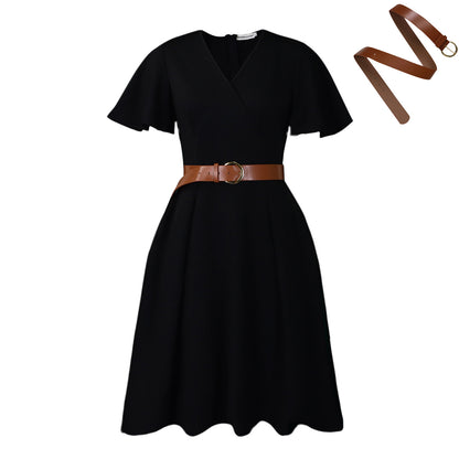 Robe portefeuille pour femmes avec une coupe flatteuse et une élégante ceinture à la taille Chic und Stil