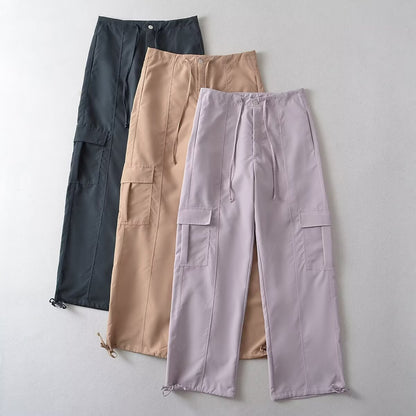 Comfortable cargo pants for women with adjustable waist and functional pockets Chic and Style