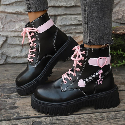 Bottes à la mode pour dames avec des détails en forme de cœur et d'étoile Chic und Stil