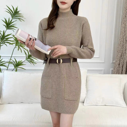 Robe en tricot pour femmes avec un col montant et des poches pratiques Chic und Stil