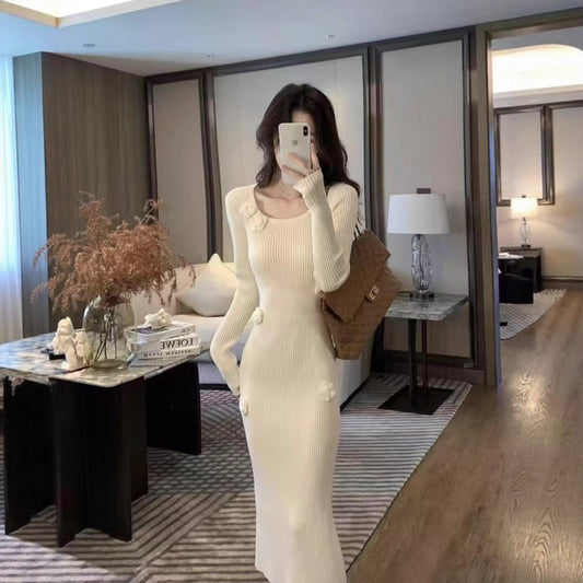 Robe maxi en tricot pour femmes avec des boutons décoratifs et une silhouette cintrée Chic und Stil