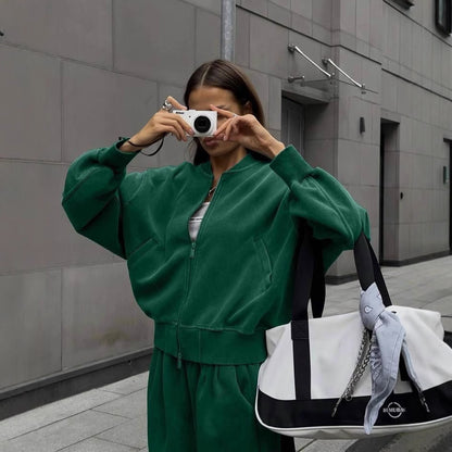 Casual outfit for women with wide pants and sporty jacket Chic and Style