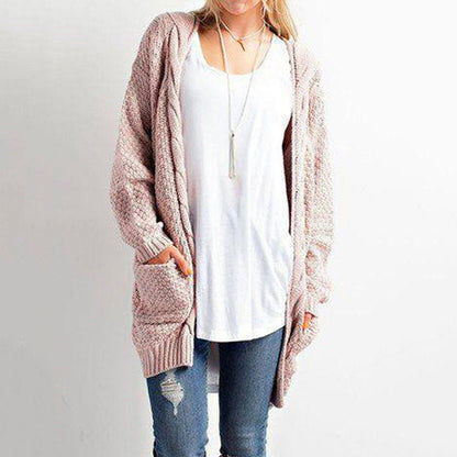 Veste en tricot pour femmes avec poches et structure à motifs en torsades détaillée Chic und Stil