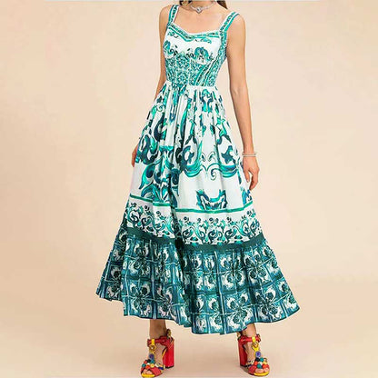 Robe maxi élégante pour dames avec un design de volants ludique et des motifs luxuriants Chic und Stil