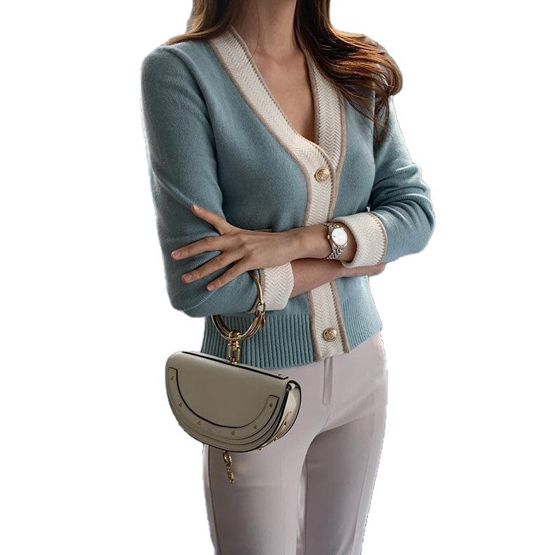 Cardigan féminin à la mode avec un élégant design de boutons et des rayures contrastées Chic und Stil