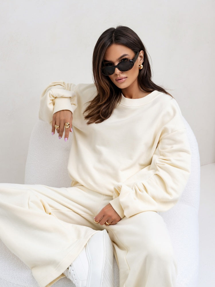 Casual outfit for women with wide pants and oversized sweatshirt Chic und Stil