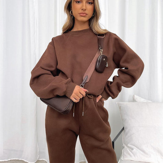 Women's comfortable tracksuit set with an oversized sweatshirt and comfortable jogger pants Chic and Style
