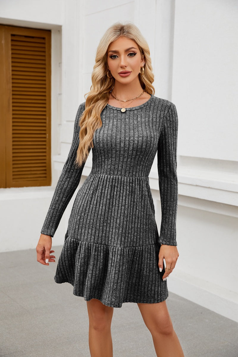 Robe midi tricotée pour femmes avec jupe volumineuse et fine structure côtelée Chic und Stil