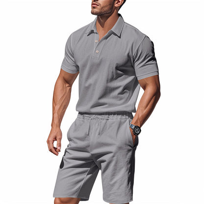 Tenue de loisirs pour hommes avec polo et shorts Chic und Stil