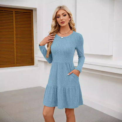 Robe midi tricotée pour femmes avec jupe volumineuse et fine structure côtelée Chic und Stil