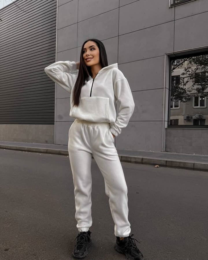 Ladies sporty hoodie with comfortable jogging pants Chic and Style