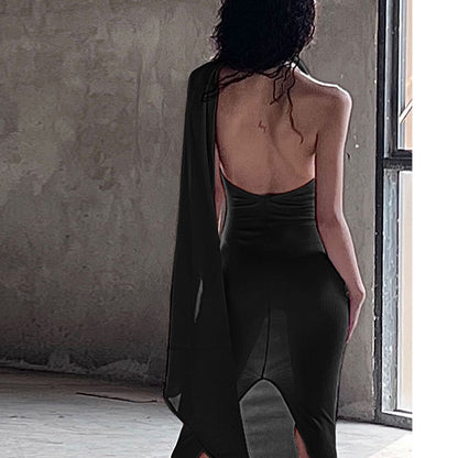 Robe maxi élégante à une épaule pour femmes avec ourlet fendu et design fluide Chic und Stil