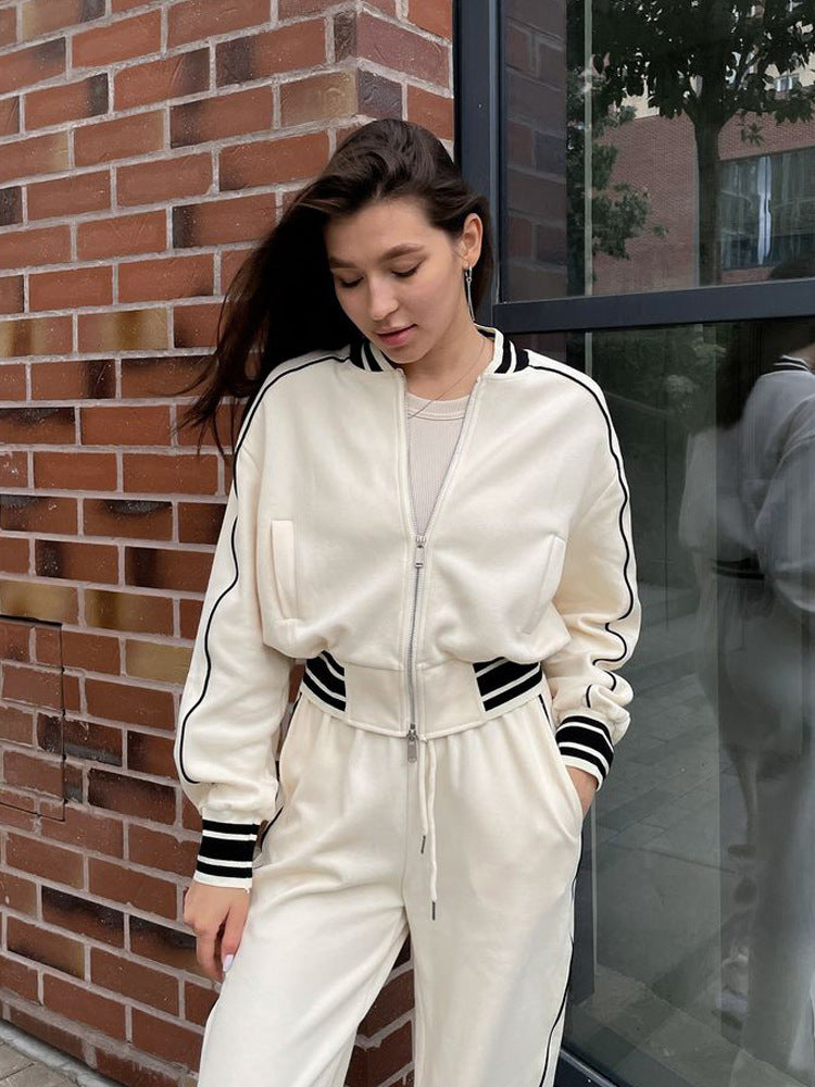 Dames cardigan cropé tendance et aéré avec des détails sportifs Chic und Stil