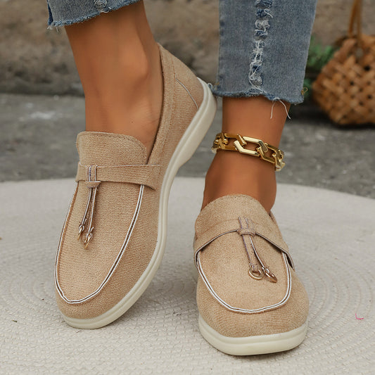 Mocassins pour femmes au design tendance avec des accents dorés Chic und Stil