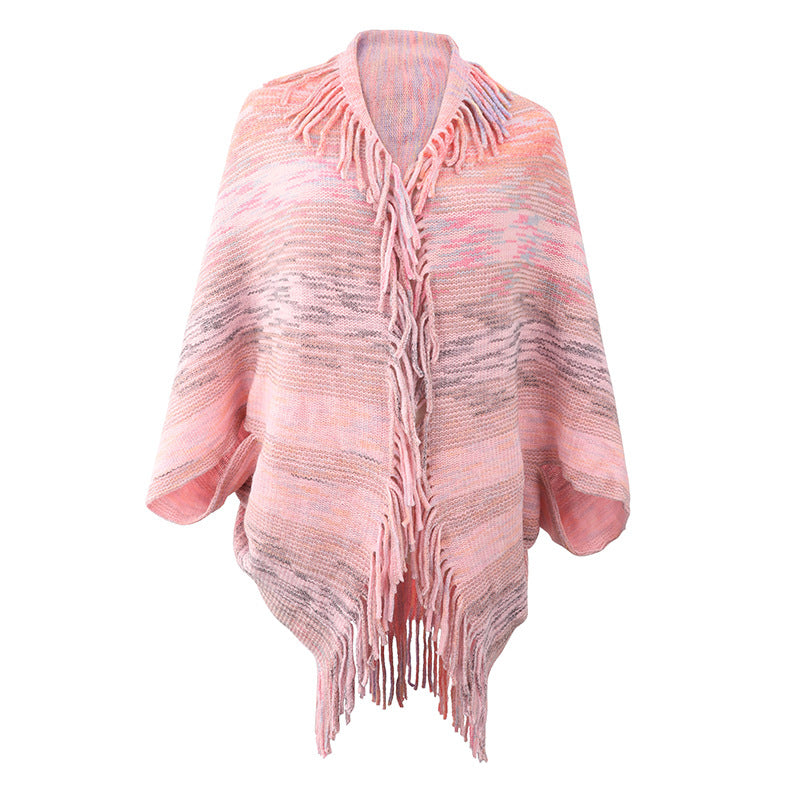 Trendy women's poncho with fringed hem and structured design Chic and Style
