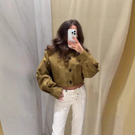 Blouse cintrée féminine à détails de boutons continus Chic und Stil