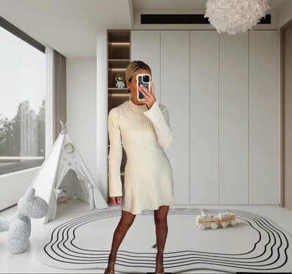Robe en tricot pour femmes avec un design structuré et une coupe haute Chic und Stil