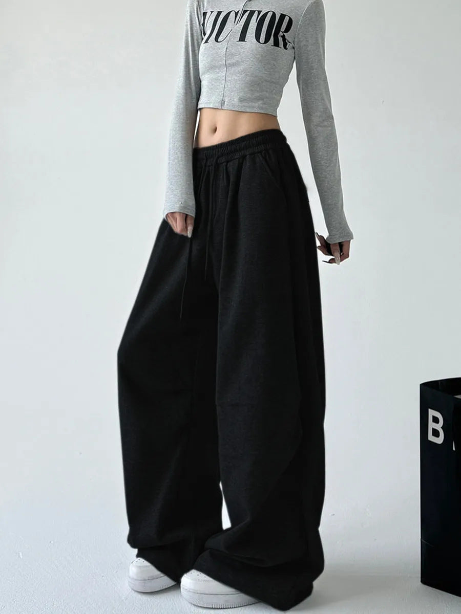 Wide sweatpants for women with elastic waistband and relaxed fit Chic and Style