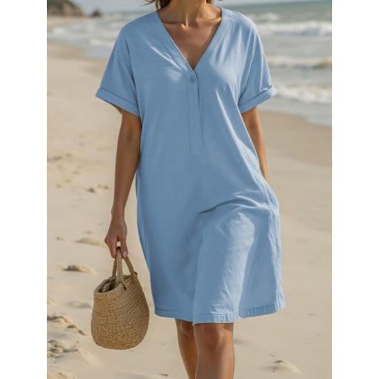 Dames Robe d'été légère avec des manches retroussées et une patte de boutonnage pratique Chic und Stil
