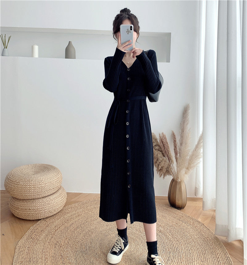 Robe en tricot pour femmes avec décolleté V profond et ceinture cintrée Chic und Stil